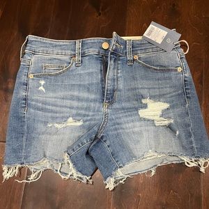 🆕 Universal Thread distressed denim shorts (NWT)